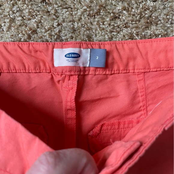 Women’s Old Navy shorts - Picture 2 of 3